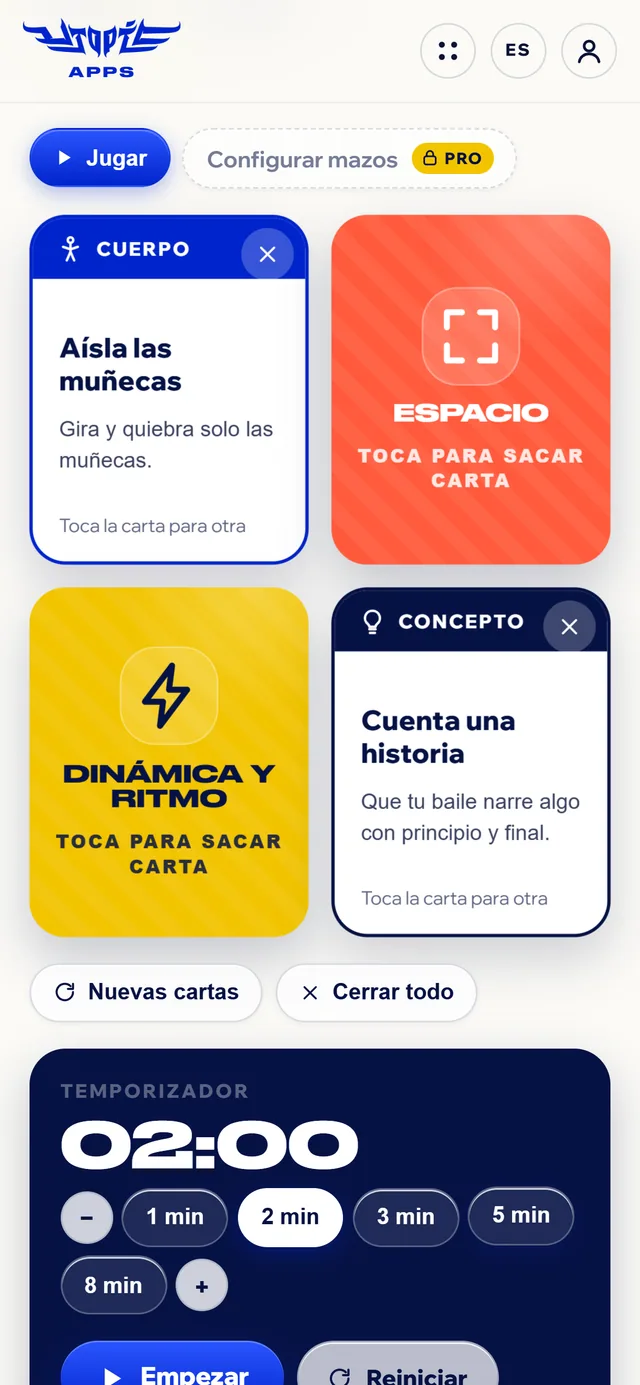 Freestyle Game en un móvil: los cuatro mazos en dos columnas, dos de ellos con su carta.