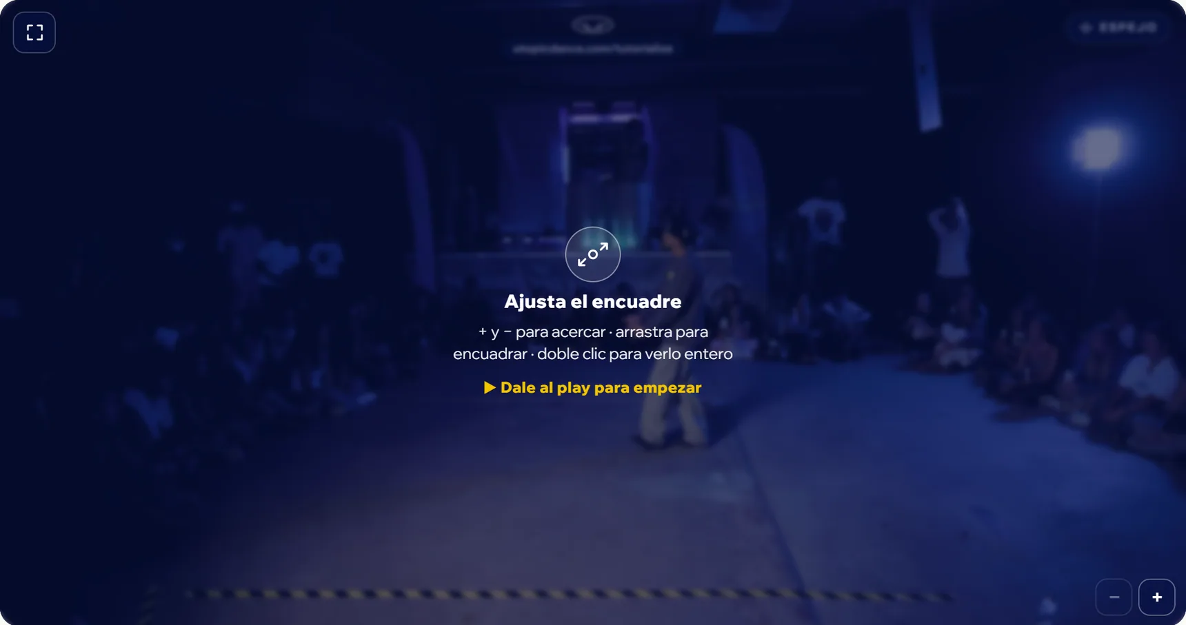 Al pas 3, les instruccions del zoom surten sobre el vídeo fins que li dones al play; a baix, − i +. (captura en castellà)